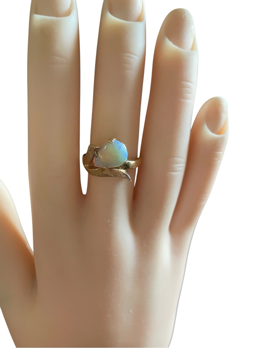 Vintage 14K Gold Opal Ring Blue Green Cabochon Size 7 4g